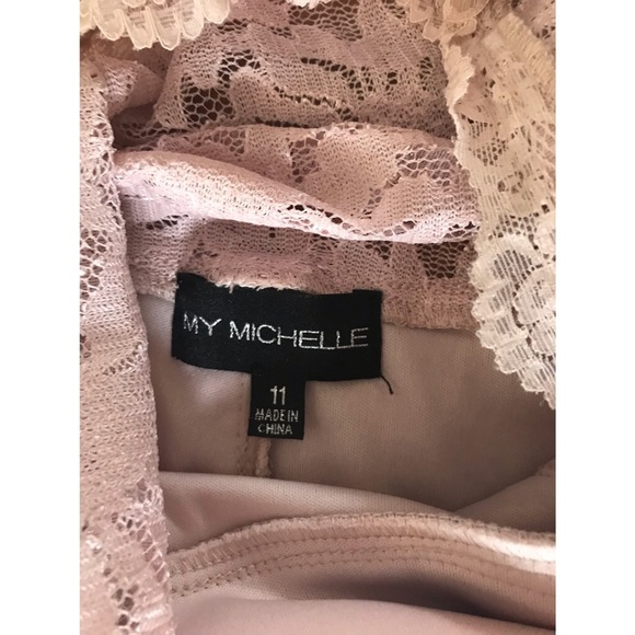 💕 Lace Prom Homecoming Dress 💕 - Picture 2 of 2